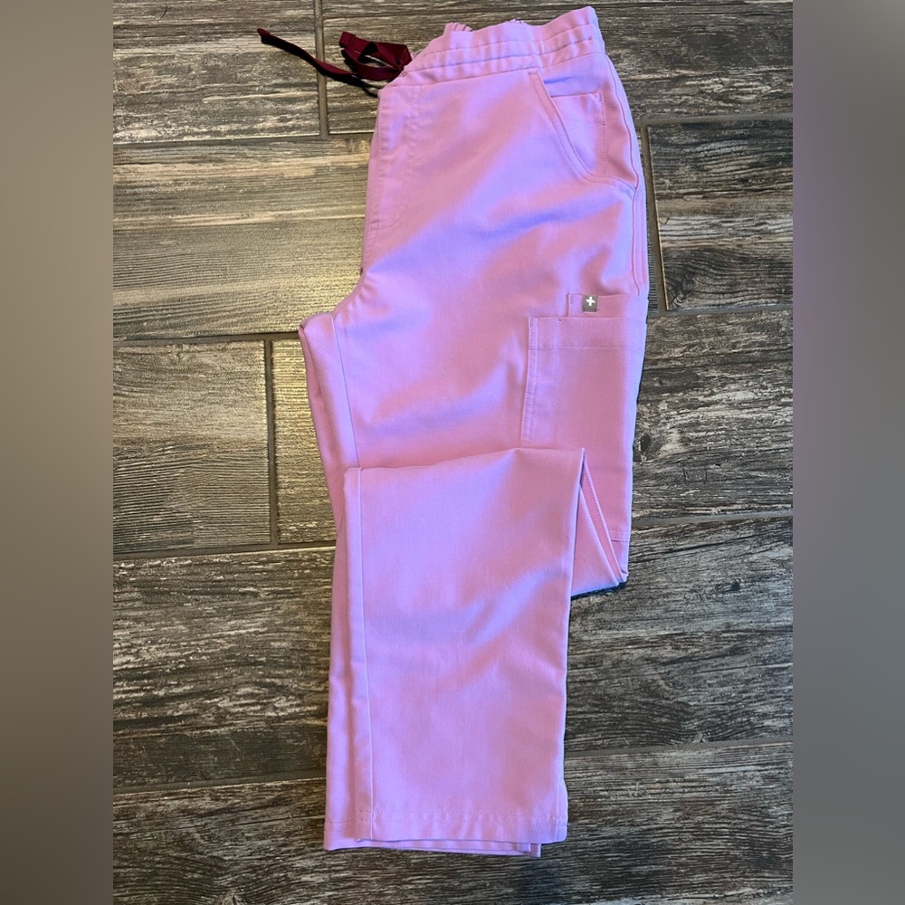 Lavender Figs Yola scrub bottoms size Small petite